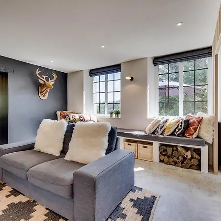 La Source - Nest Roy