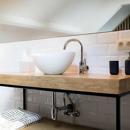 La Source - Nest * Roy